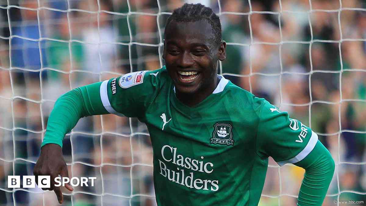 Plymouth offer Bundu new contract