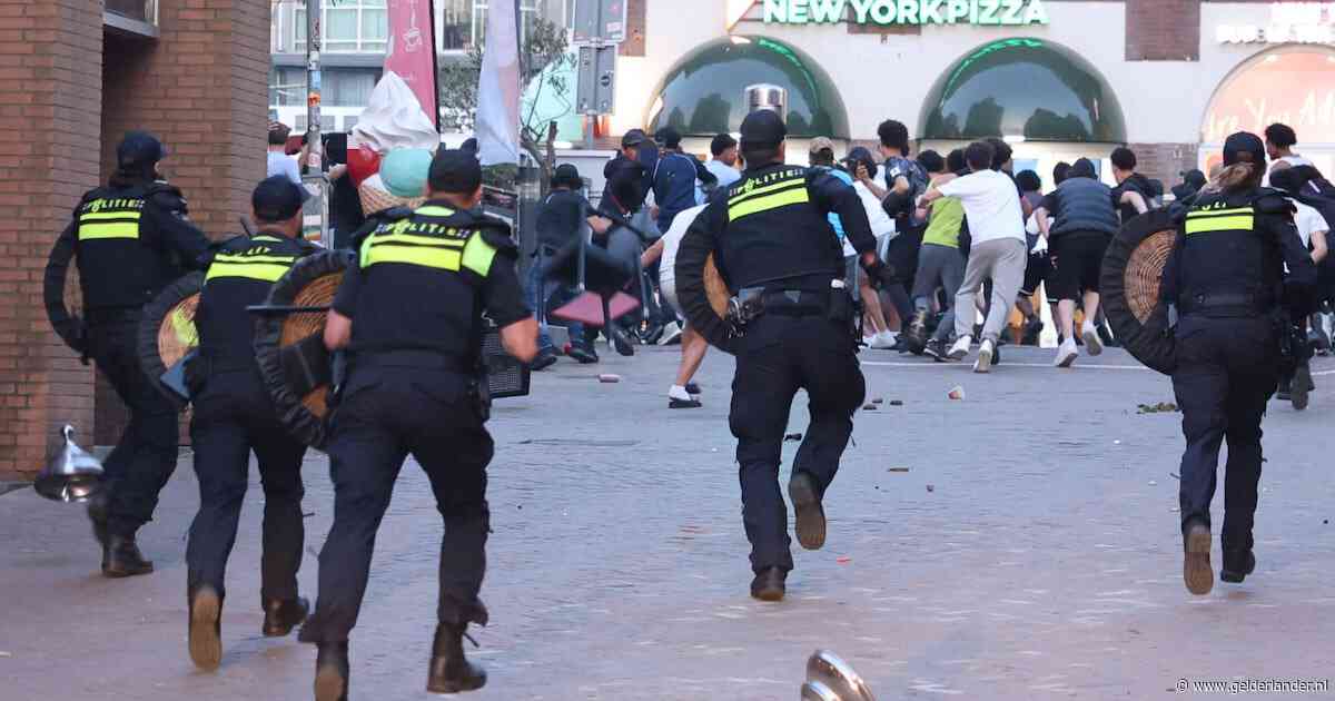 Twee tieners opgepakt voor rellen in Scheveningen, politie heeft meer verdachten in beeld