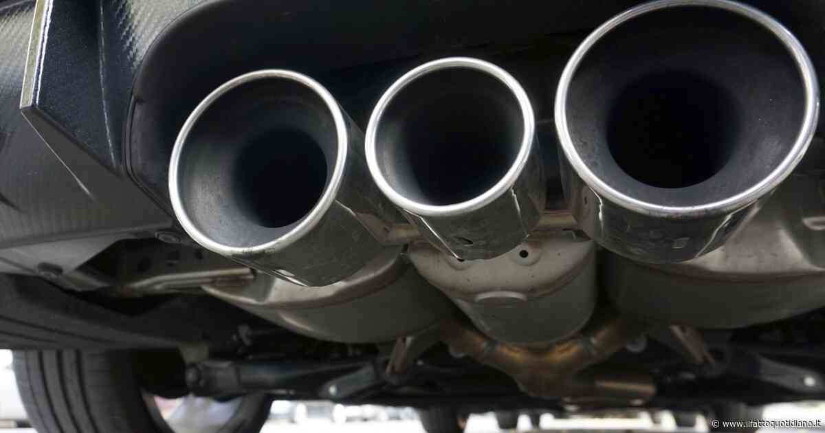 Ok del Parlamento Europeo alle modifiche al regolamento sulle emissioni auto: rinviate le multe ai produttori