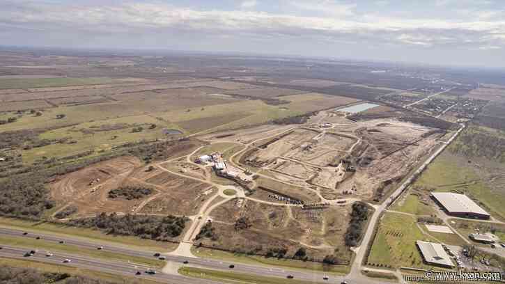Country's elite scoop up memberships, real estate at this Austin surf club neighborhood