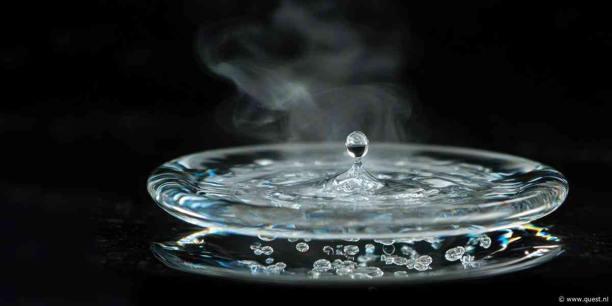 Waarom kaatsen waterdruppels weg op een hete pan?