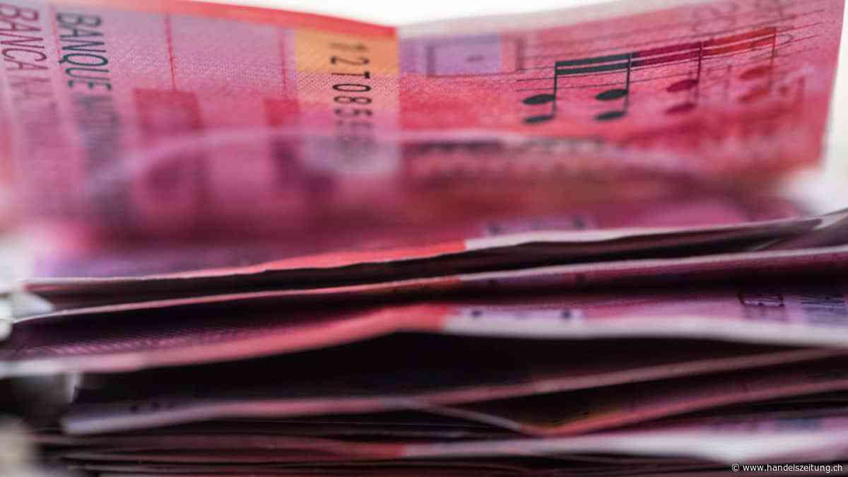 Geldkisten aus Fahrzeug vor Freiburger Bank gestohlen