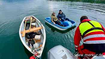 Angler stürzt in eisigen Walchensee – Ersthelfer kommen mit dem Tretboot