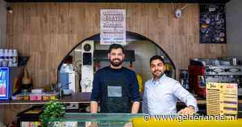 Van beveiliger naar restauranteigenaar: Yusuf (39) gooit het roer om en verkoopt nu kapsalons en ijsjes
