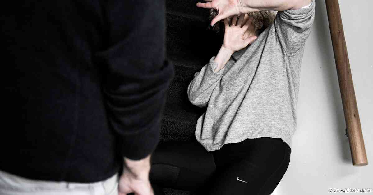 Aantal gevallen van oudermishandeling in Arnhem afgelopen jaar met meer dan een derde gegroeid ten opzichte van 2023