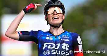 Demi Vollering grijpt macht in Vuelta Femenina en draagt zege op aan ’alle mensen met mentale problemen’