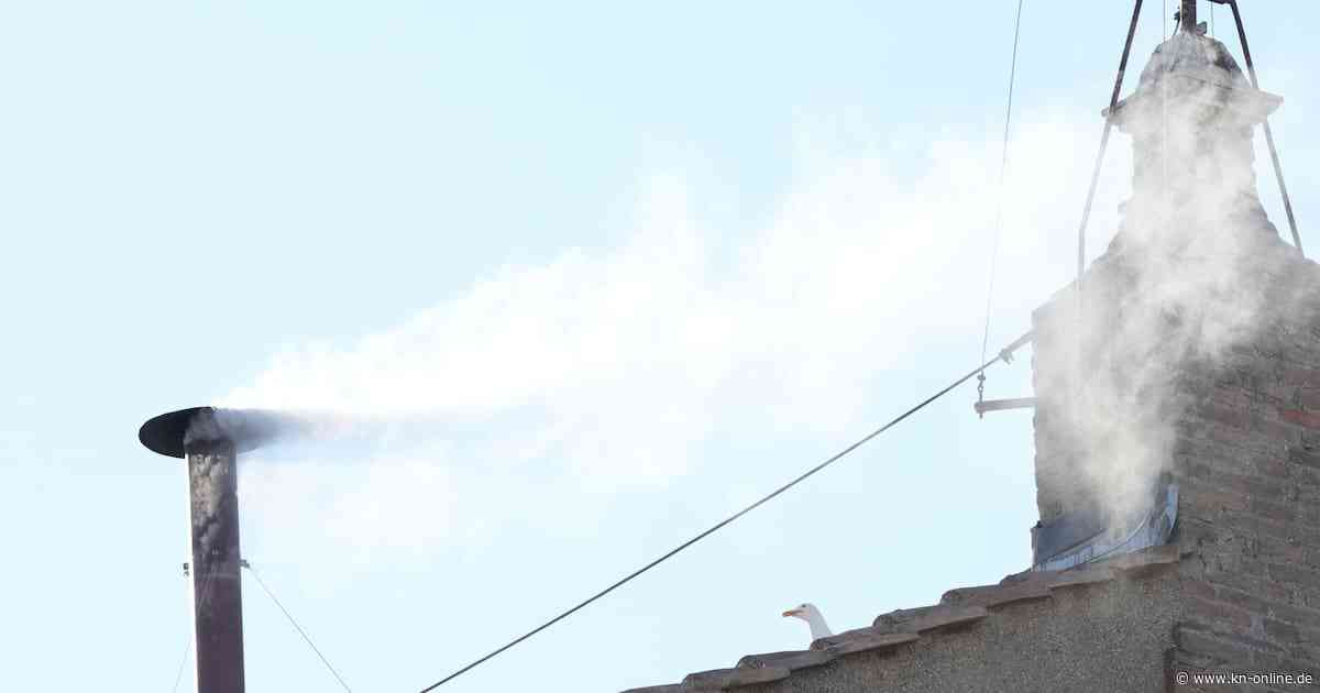 Liveticker zur Papstwahl in Rom: Weißer Rauch! Kardinäle haben einen neuen Papst gewählt
