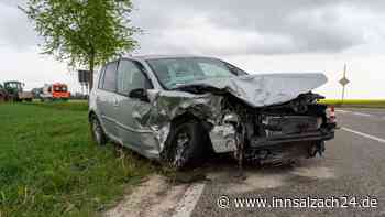 Frontal-Crash auf TS42 bei Palling: Wohl zwei Frauen schwer verletzt