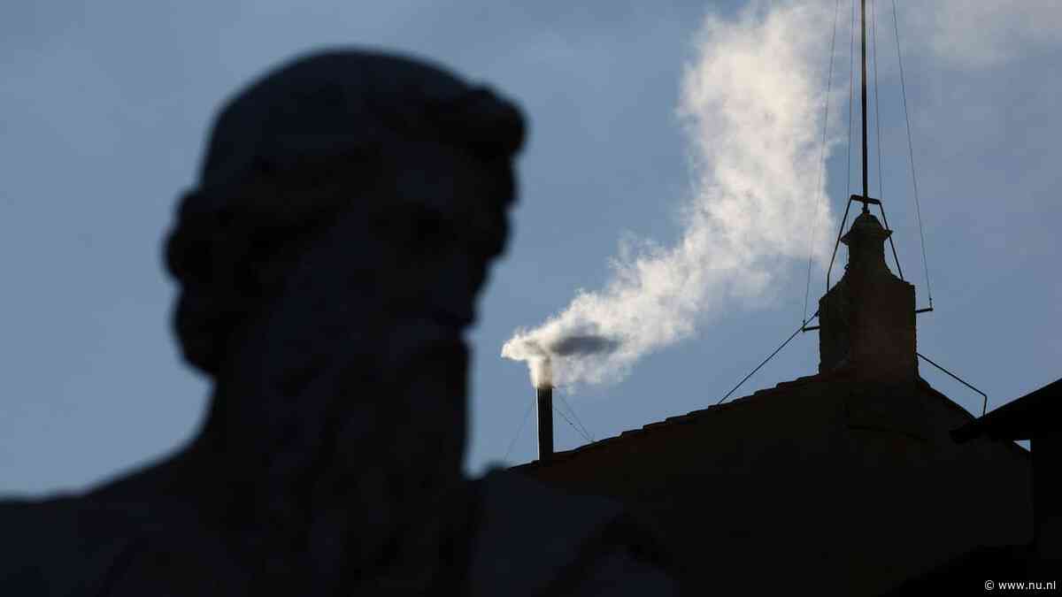 Witte rook in het Vaticaan: nieuwe paus op tweede dag gekozen