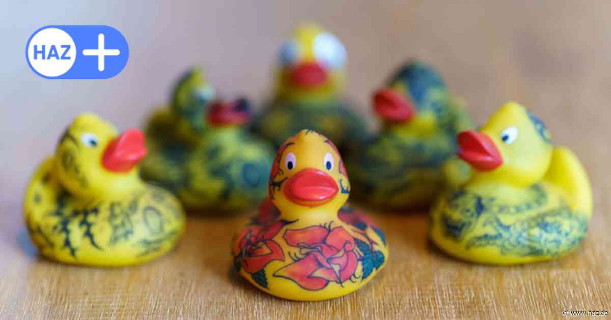 Wanderausstellung in Hannover: Tätowierer nehmen sich die Gummiente vor