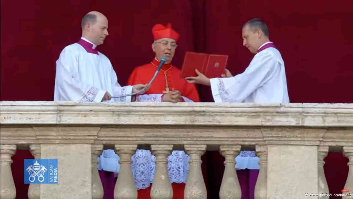 “Habemus Papam”: l’annuncio del cardinale Mamberti dalla Loggia delle Benedizioni. È Robert Francis Prevost