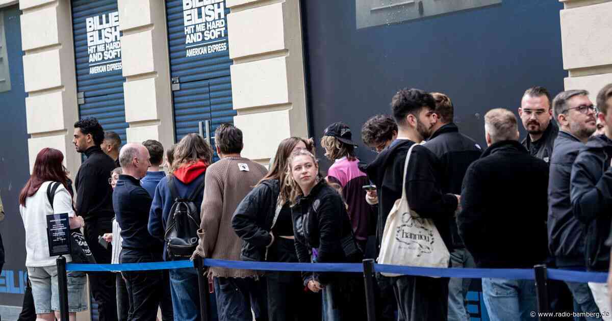 Billie Eilish umarmt Fans in Berlin: «Bester Fangirl-Moment»