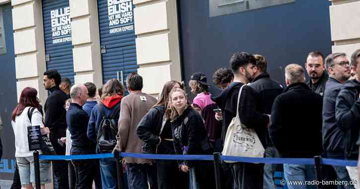 Billie Eilish umarmt Fans in Berlin: «Bester Fangirl-Moment»