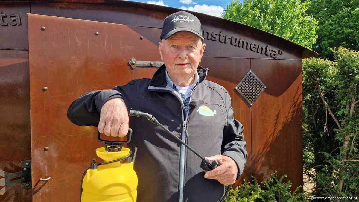 Hakenkruizen en piemel gekrast op nieuw kunstwerk: 'Het is triest'