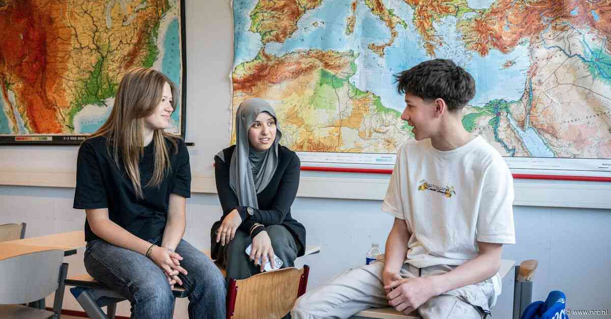 Isis zag op Snapchat dat Lina  al aan het leren was voor de eindexamens, maar ze ging toch liever film kijken. Geen stress: ze ‘staat er goed voor’
