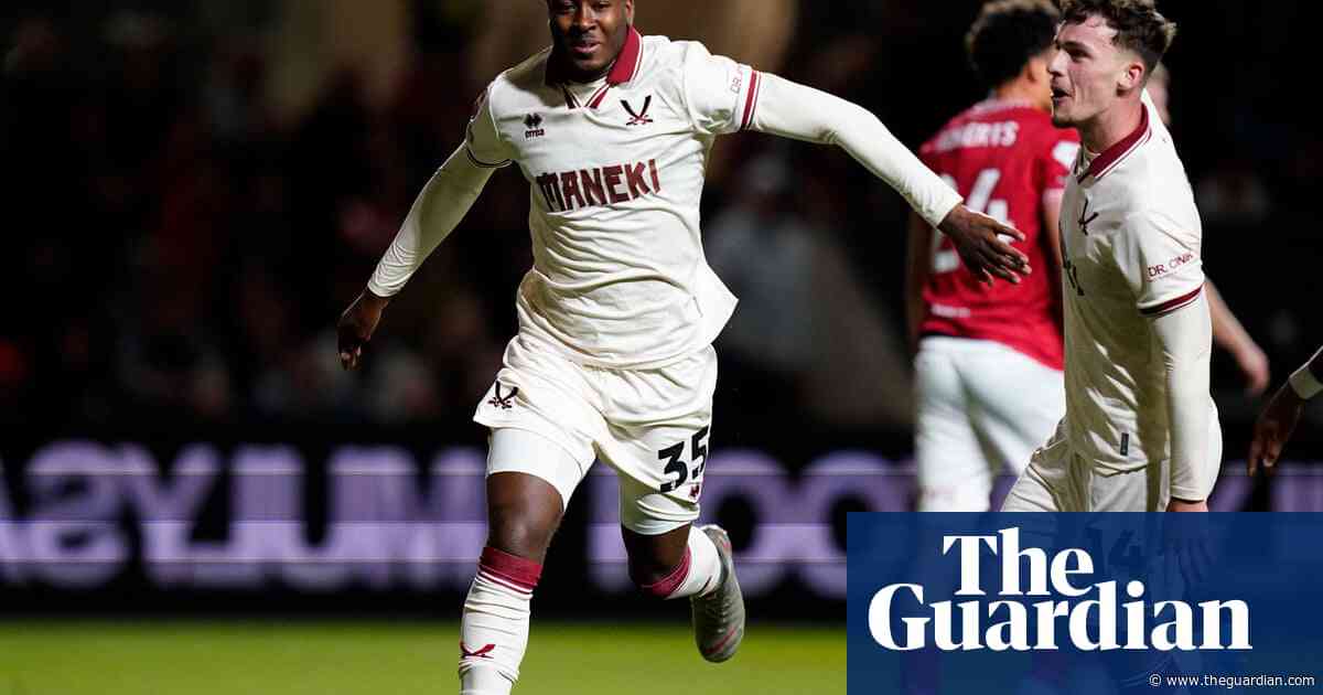 Sheffield United crush 10-man Bristol City to put one foot in playoff final