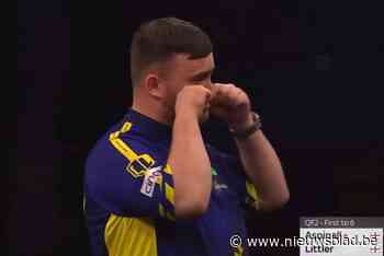 VIDEO. Luke Littler daagt joelende dartsfans op hilarische wijze uit en haalt opnieuw finale van Premier League