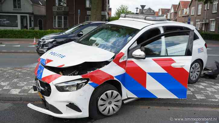 Twee agenten raken gewond bij botsing met nieuwe politieauto