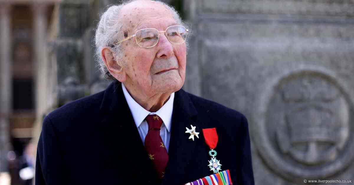 22 poignant photos of VE Day memorial service