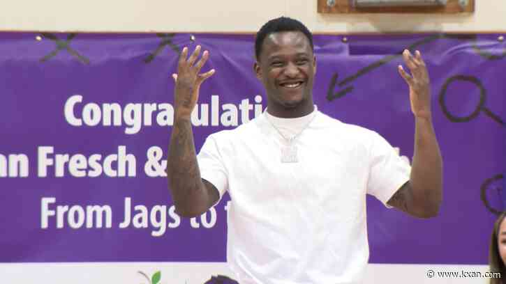 Longhorns star, Austin native Andrew Mukuba honored by high school
