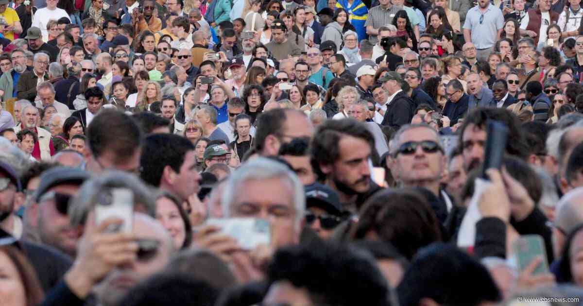 Thousands make pilgrimage to see new pope in St. Peter's Square