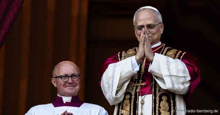 Neuer Papst Leo XIV. feiert erste Messe