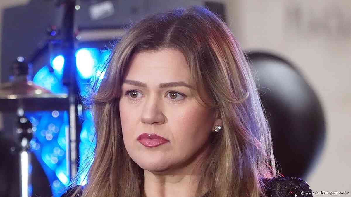 Kelly Clarkson receives unexpected bad career news