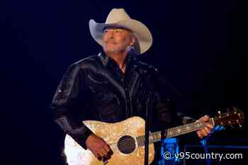 Alan Jackson Fights Back Tears, Accepts ACM Lifetime Achievement Award