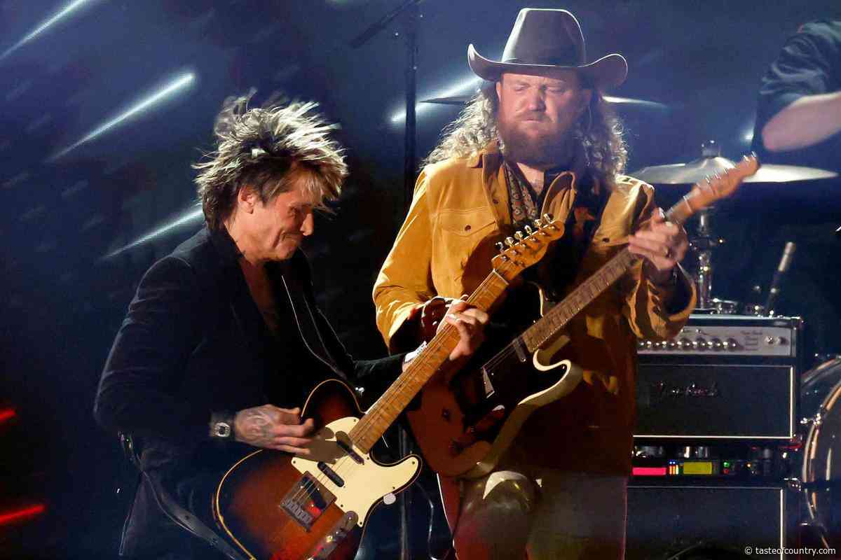 Keith Urban Hops Onstage for a Jam Session During ACMs Tribute