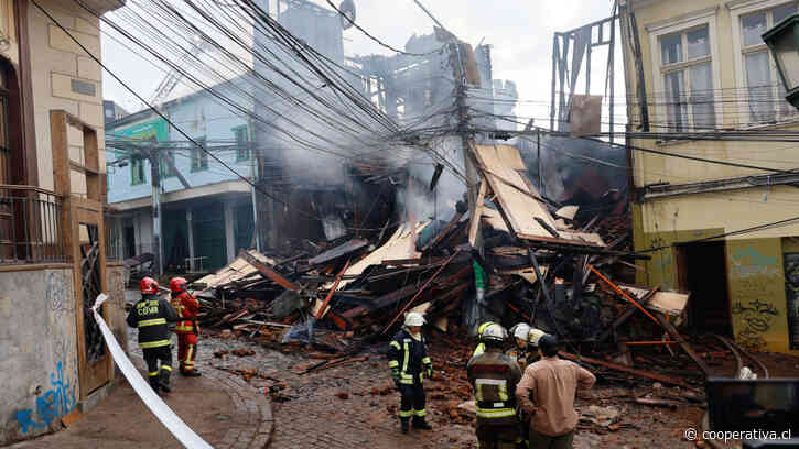 Hallaron cadáver en escombros de incendio en Barrio Puerto de Valparaíso