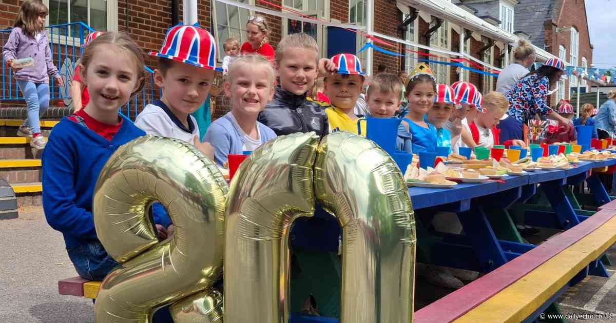 Schoolchildren commemorate VE Day with special street party