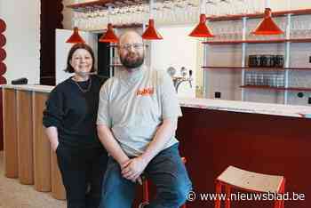 Sterrenchef opent nieuwe bistro in volksbuurt: “Soms wil je gewoon iets lekkers eten zonder je blauw te betalen”