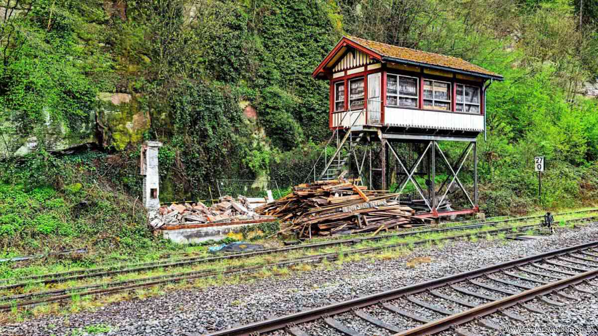 Eisenbahngeschichte in Calw: Altes Stellwerk  ist seinen rund-um-die-Uhr-„Bodyguard“ bald los