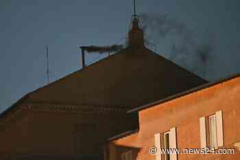 News24 | Black smoke signals no pope elected in first conclave vote