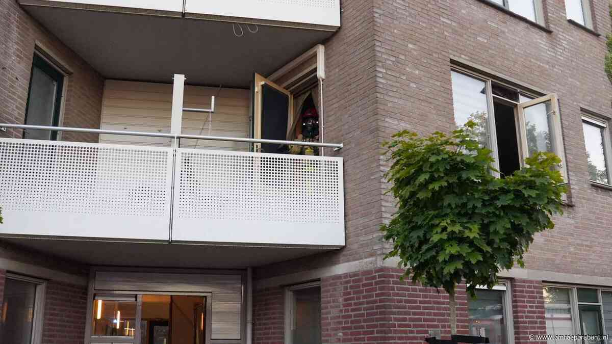 112-nieuws: Brand in appartement, brandweer moet deur forceren • Vrachtwagen kan niet onder viaduct door