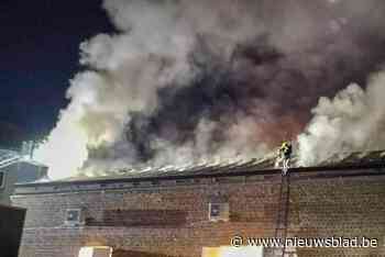 Zeventigtal gasten geëvacueerd bij brand in feestzaal tijdens trouw, brandweerman lichtgewond