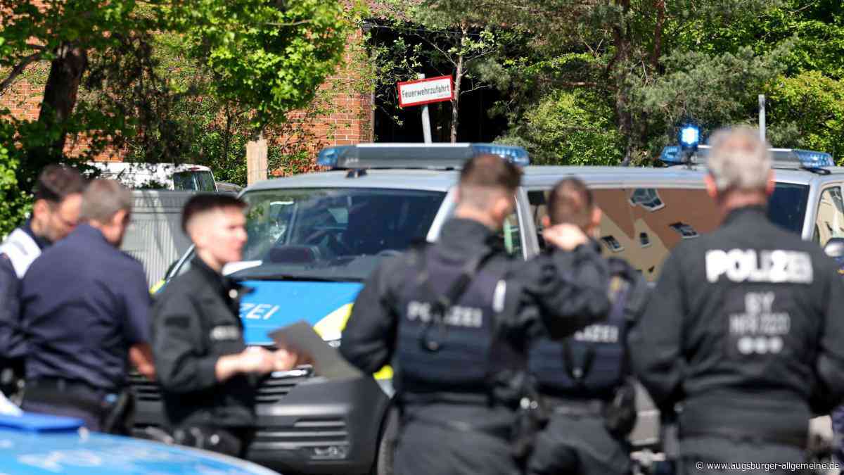 Verdächtige Person mit Waffe? Großeinsatz an Schule in Bayern