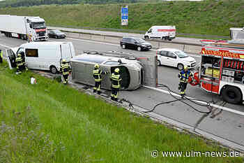 Anhänger steckt unter Leitplanke auf der A 8 - drei Verletzte und zwei Stunden Stau