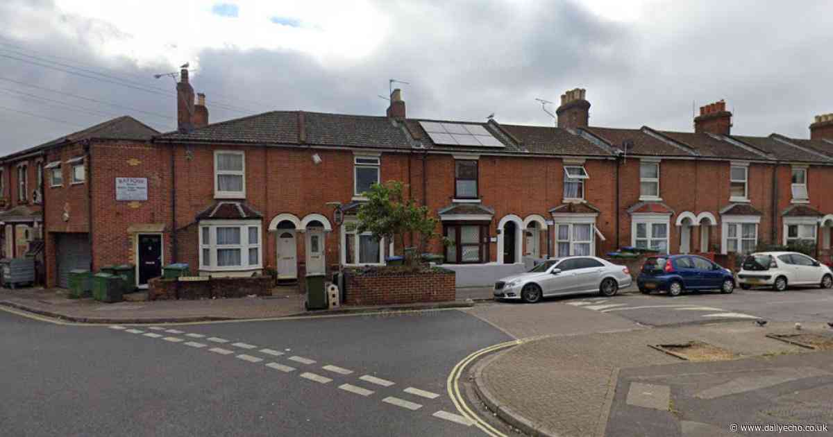 Police hunt witnesses as culprit reportedly wielded knife in robbery