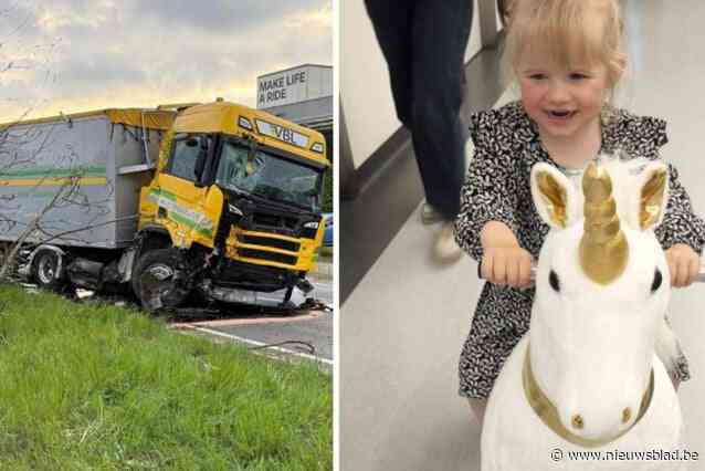 Elisa (2) lag zes dagen in coma nadat dronken vader met vrachtwagen crashte, nu is ze aan de beterhand: “Ze noemen haar een wonderkindje”