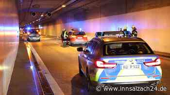A94-Stau am Tunnel Wimpasing: Mann (47) wendet in Rettungsgasse und fährt der Polizei in die Arme