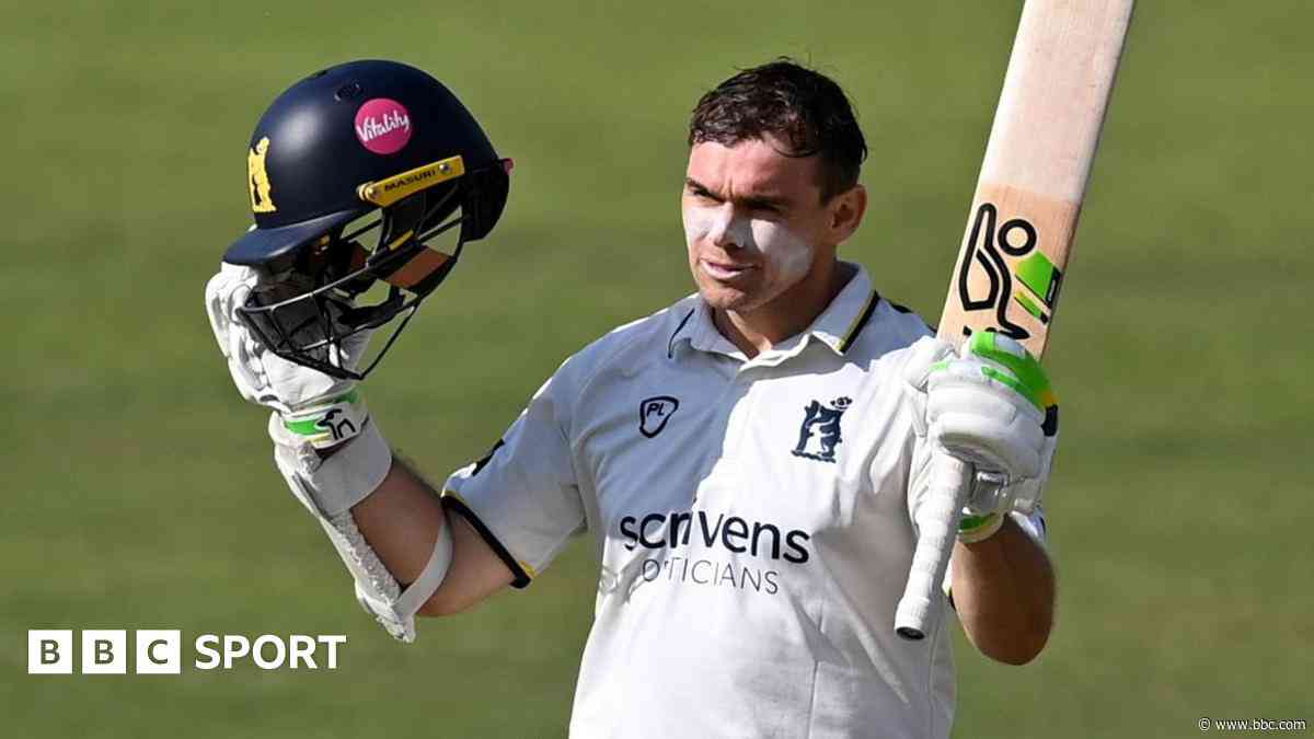 Latham puts Warwickshire on top against Surrey