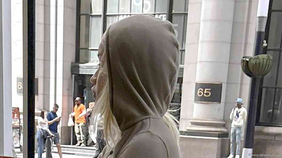 A-List megastar looks unrecognizable as she flaunts curves while shopping for groceries