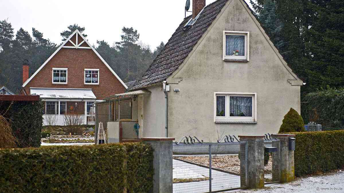 Typische Mängel kennen: Folgekosten vermeiden: Beim Hauskauf auf das Baujahr achten