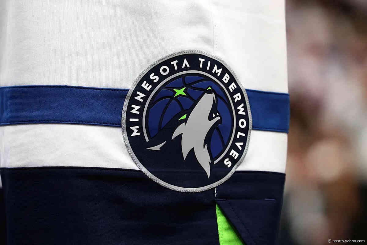 Timberwolves confirm one fan ejection, still searching for second fan who made &#39;racially-charged comments&#39; toward Draymond Green