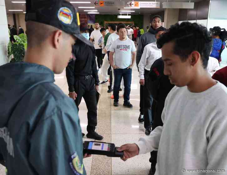 Llegaron al país otros 168 migrantes venezolanos repatriados desde EE UU