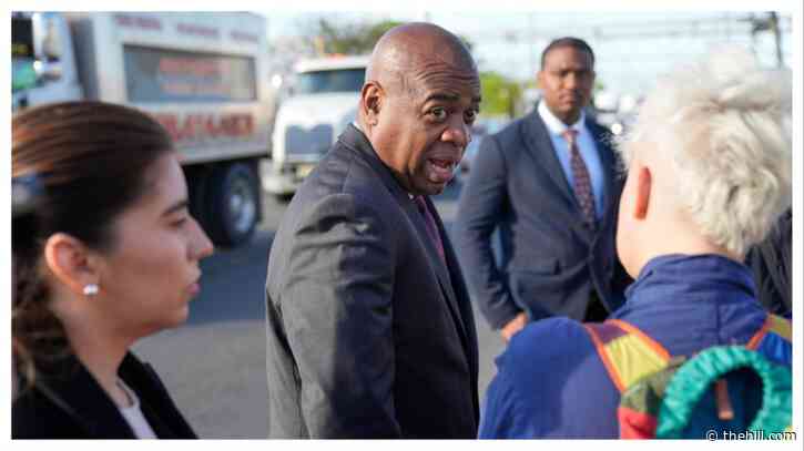 Newark mayor arrested outside ICE detention center