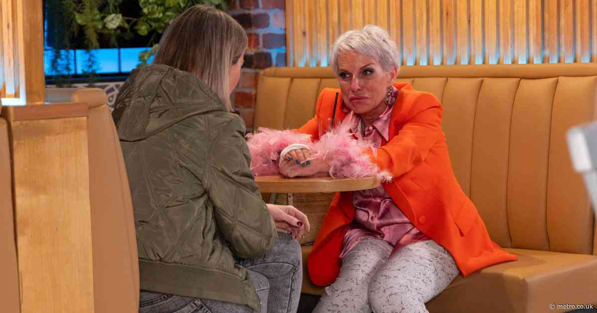 Drunk Debbie hits rock bottom after bad news in Coronation Street