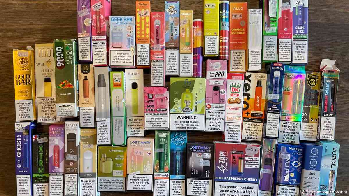 Man gesnapt met 108 illegale vapes in kofferbak, verstopt in meubelstuk