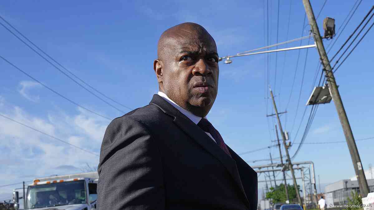 Dramatic moment Newark Mayor Ras Baraka is arrested outside of ICE facility in New Jersey